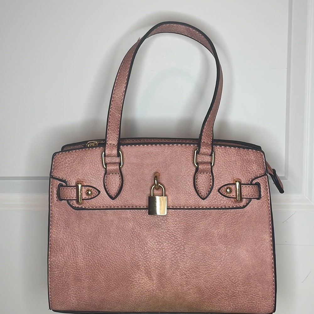 A medium side hand bag, Light pink